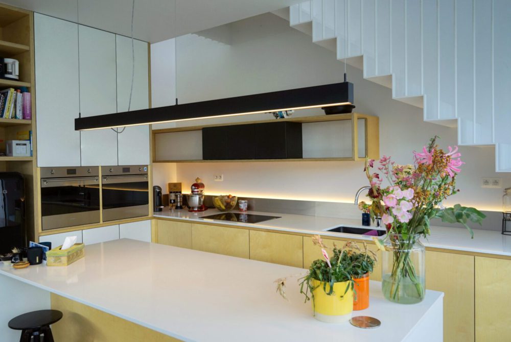 Keuken op maat gemaakt door Wood B'Art, perfect afgestemd op jouw stijl en ruimte met hoogwaardige materialen en vakmanschap.