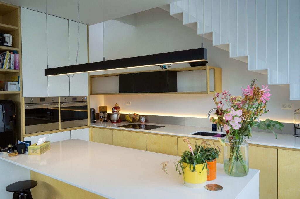 Keuken op maat gemaakt door Wood B'Art, perfect afgestemd op jouw stijl en ruimte met hoogwaardige materialen en vakmanschap.