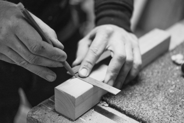 Stel je eigen vraag voor een nieuw type project en ontvang op maat gemaakte oplossingen meubelmaker Wood B'Art, afgestemd op jouw wensen en behoeften. Kom langs in Schoten bij Wood B'Art.